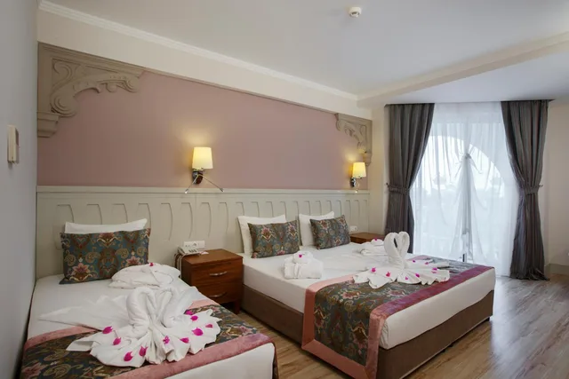 Room, Double Bed, Pool View, SIDE CROWN SERENITY 1/9