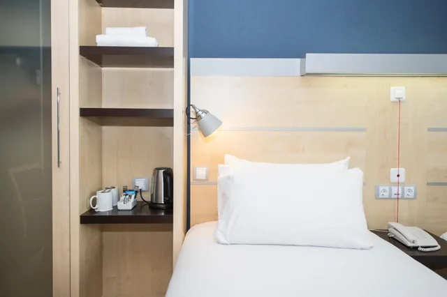 غرفة بسرير كوين مع أريكة، Taj Dubai 1/10