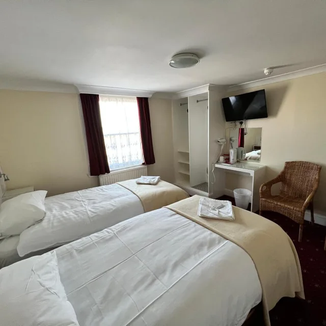 غرفة بسريرين منفصلين بحمام خاص، Melbourne House 4/10