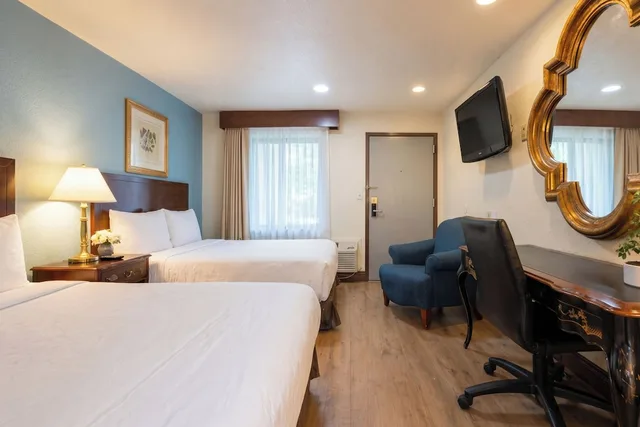 Suite - 2 Full Beds، Sacramento Inn & Suites Cal Expo I-80 1/10