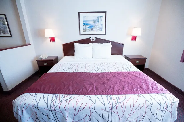 Portland Suites Airport East، غريشام 4/25