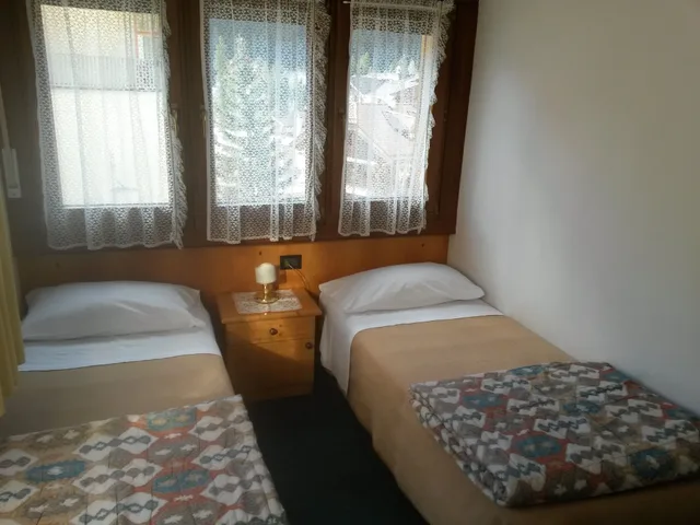 غرفة رباعية بسرير كوين وسريرين منفصلين، Hotel Oswald 3/7