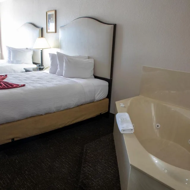 غرفة بسرير كوين بجاكوزي، Hotel Grand Victorian 8/9