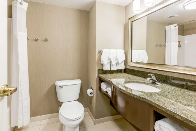 جناح، Comfort Inn & Suites Logan International Airport 3/4