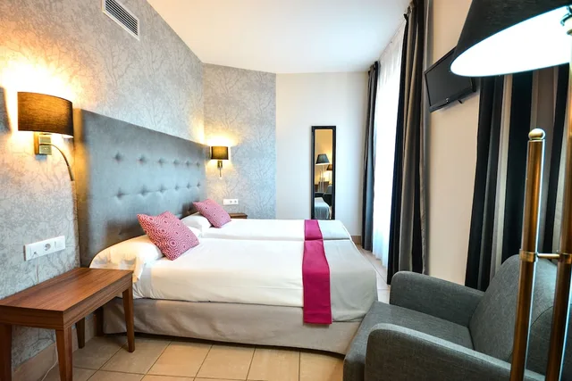 Superior, Twin Beds, Hotel Oromana 2/6