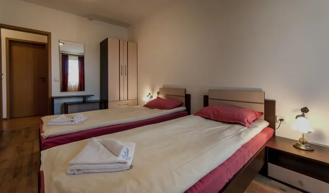 شقة بسرير فردي بغرفتي نوم مع أريكة، Grand Royale Apart Hotel & Spa 2/8