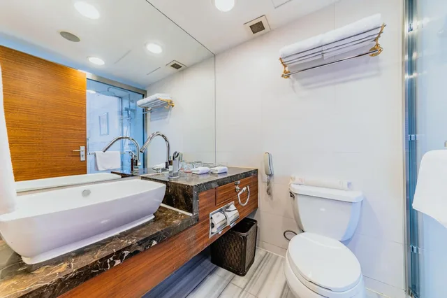 Room, 2 Double Beds, Crowne Plaza City Center Ningbo 4/5