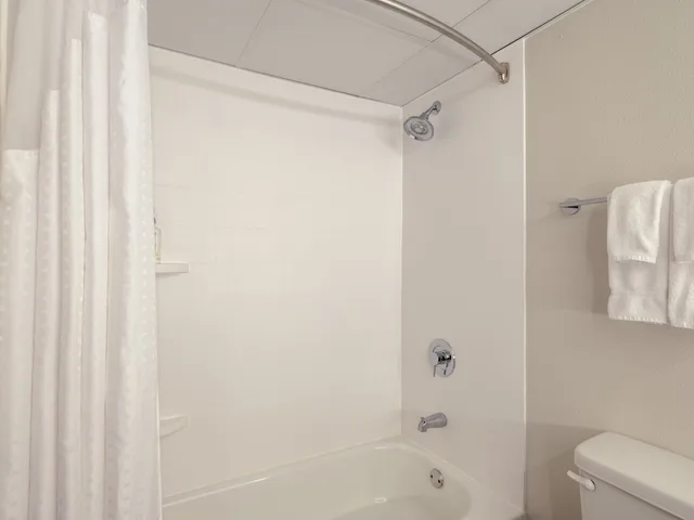 جناح بسريرين كوين مع أريكة، Holiday Inn Express & Suites Greensboro - (I-40 @ Wendover) 3/3