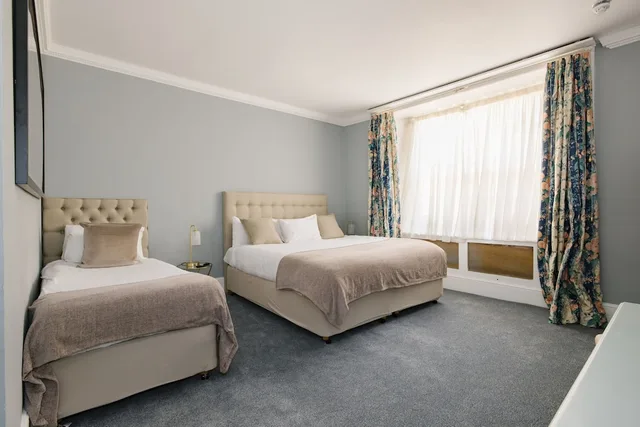 غرفة عائلية رباعية بسرير مزدوج وسريرين منفصلين، Abbey Court Hotel Notting Hill 3/4