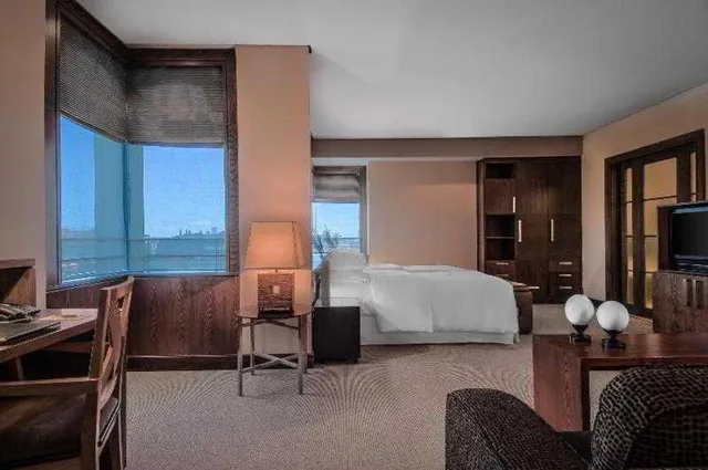 Room, Eurostars Suites Mirasierra 1/1