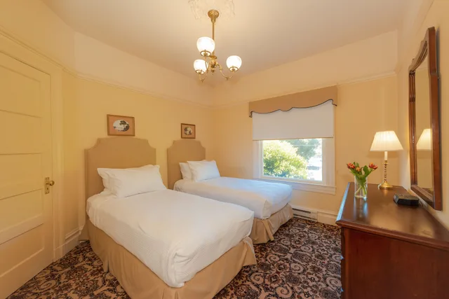 2 Bedrooms, Suite, Queen and Twin Beds, Sofa, Stanyan Park Hotel 2/3