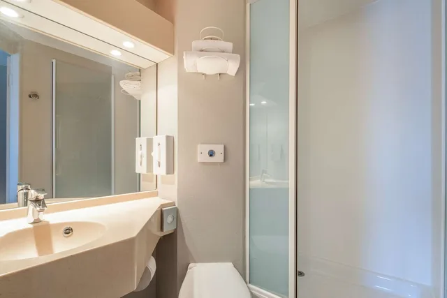 غرفة بسرير مزدوج، Comfort Hotel Linas Montlhery 3/3