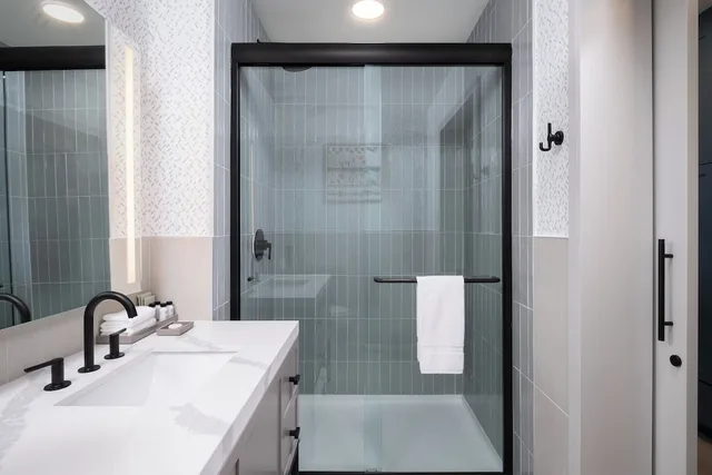 غرفة بسرير كينج، Denizen Hotel 4/6