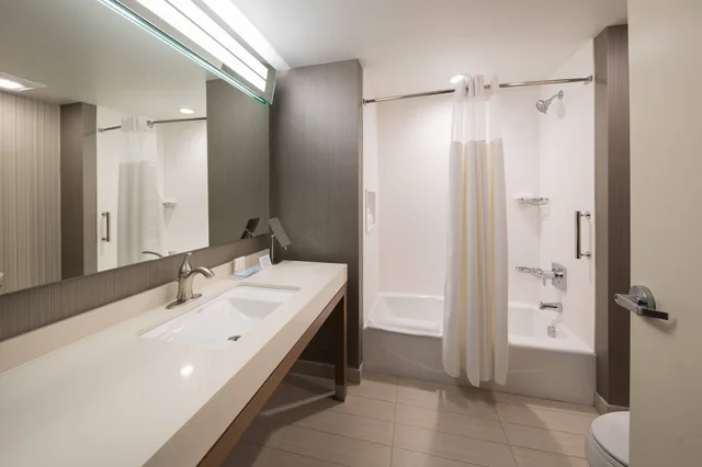 غرفة بسرير كينج مع أريكة، Hotel Courtyard By Marriott Russellville 3/3
