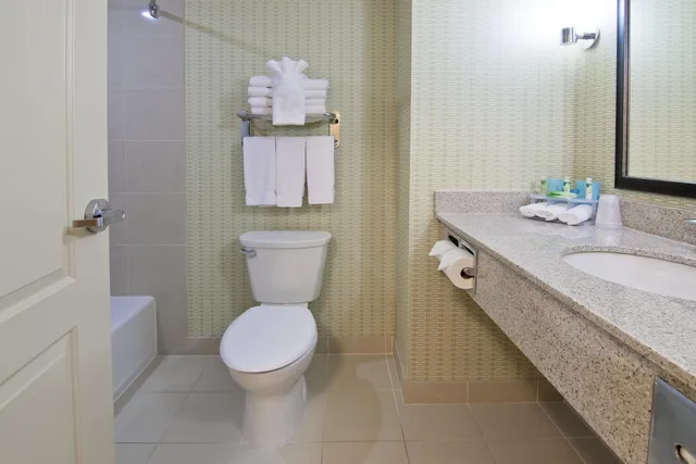 غرفة قياسية بسرير كينج، Wingate by Wyndham Fort Saskatchewan 8/10