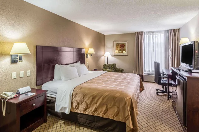 غرفة بسرير كينج لذوي الإعاقة، Quality Inn Rolla MO 3/5