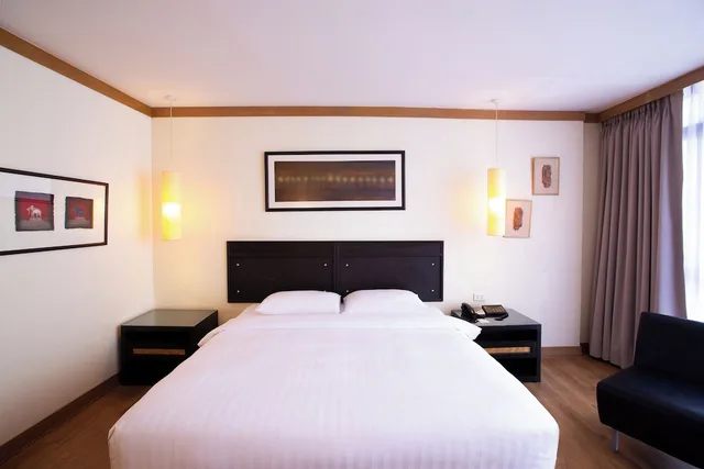 غرفة تنفيذية بسرير كوين، The Tarntawan Hotel Surawong Bangkok 5/10