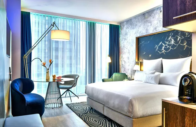 Down to Earth, Queen Bed، Nyx Hotel Warsaw By Leonardo Hotels 2/4