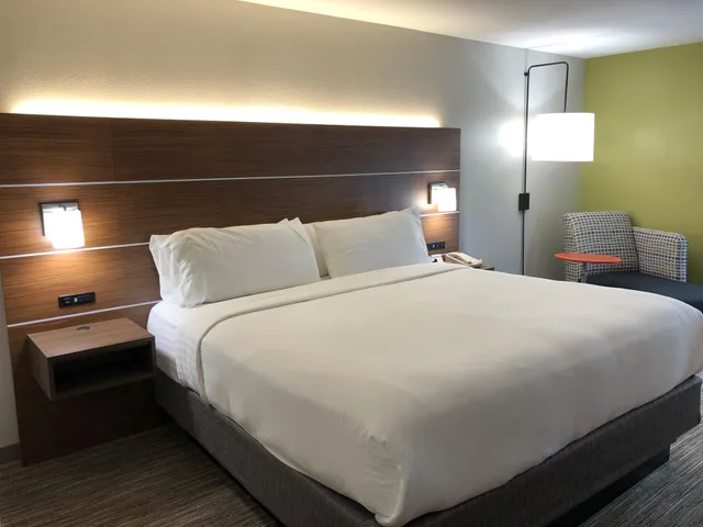 غرفة بسرير كينج، Holiday Inn Express Atlanta Stone Mountain 1/3