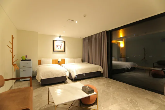 غرفة بسريرين منفصلين بإطلالة، Hotel Gite 8/10