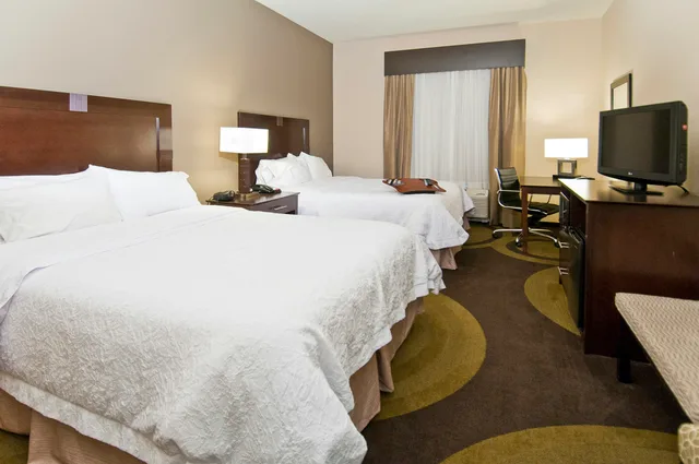 غرفة بسريرين كوين، Hampton Inn Maumelle AR 2/2
