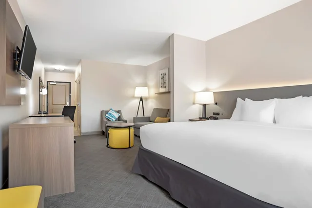 جناح بسرير كينج مع أريكة لذوي الإعاقة، Comfort Inn & Suites Slidell - New Orleans Area 1/3