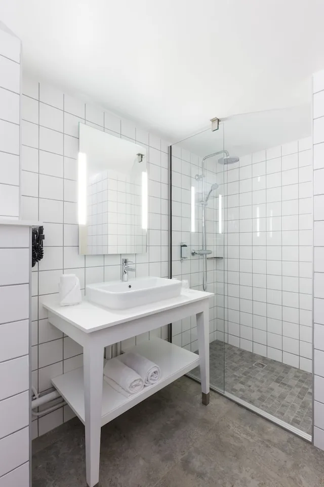 Horizon, Queen Bed، Dina Morgabine Saint Gilles 2/2