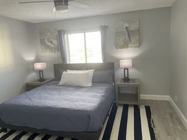 جناح استوديو سوبيريور بسرير كينج مع أريكة، Sunny Palms Inn 1/2