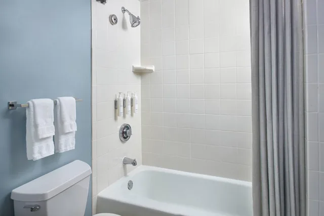 غرفة سوبيريور بسرير مزدوج بإطلالة على المسبح، Atlanta Evergreen Lakeside Resort 3/3