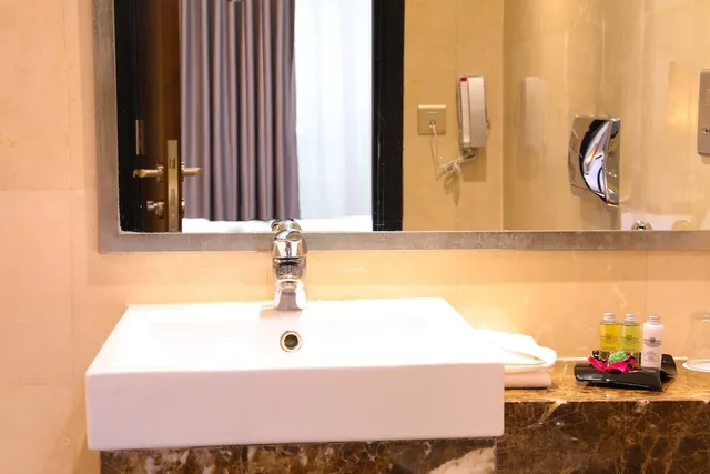 2 Bedrooms, Apartment, 1 King and 1 Single Beds, Number One Tower Suites 4/4