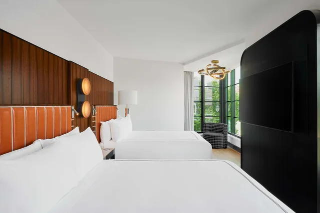 غرفة بسريرين كوين بإطلالة على المدينة لذوي الإعاقة، The Godfrey Detroit, Curio Collection by Hilton 1/1