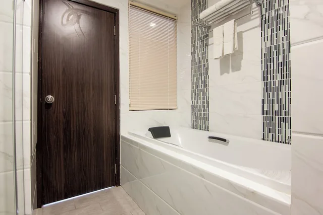 Suite, King Bed, Sofa, Golden Jomtien Beach Hotel 5/6