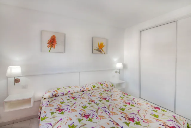 شقة بسريرين منفصلين بشرفة بغرفة نوم واحدة مع أريكة، Morana Apartamentos 2/4