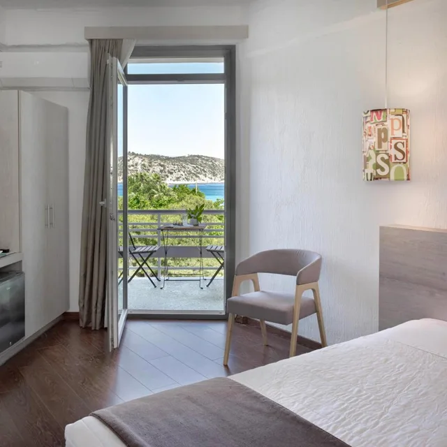 غرفة بسرير مزدوج أو سريرين منفصلين بإطلالة على البحر، The Grove Seaside Hotel 3/5