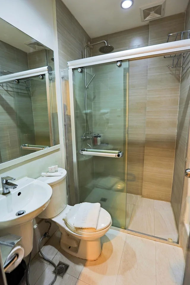 غرفة ديلوكس بسرير كينج، Holiday Suites Hotel Amp Resort 4/4