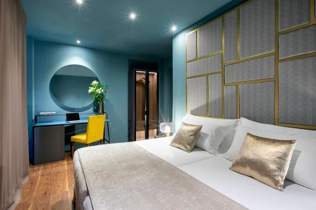 غرفة قياسية بسرير مزدوج مع سرير إضافي، Pamplona Catedral Hotel 1/5