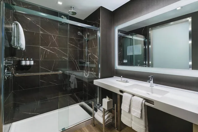 غرفة بسريرين كوين بإطلالة على الجبل، AC Hotel Scottsdale North 3/10