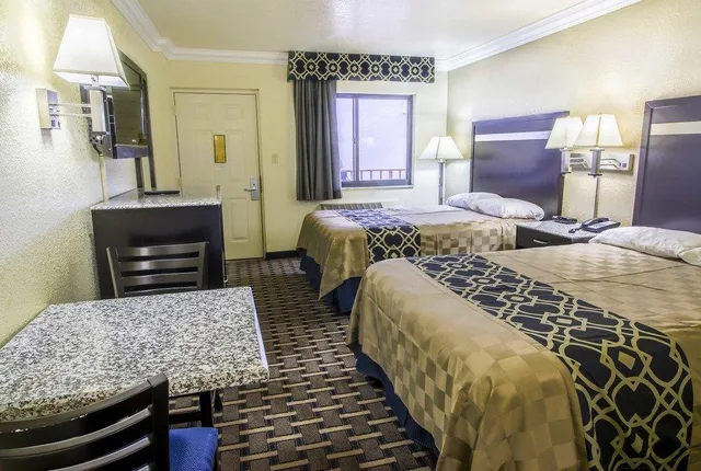 غرفة بسرير كينج، Inn of America - Palm Beach Gardens 3/3