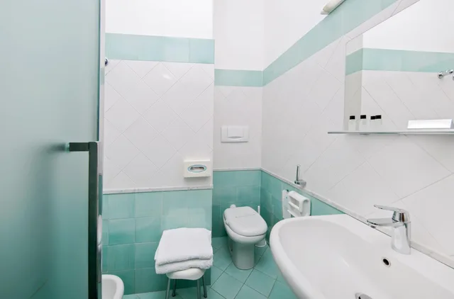 غرفة كلاسيكية بسرير كوين بإطلالة على البحر، Hotel and Spa Bellavista Francischiello 2/4