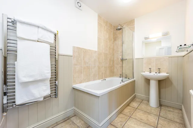 غرفة قياسية بسرير مزدوج بإطلالة على الحديقة، Best Western Walton Park Hotel 4/4