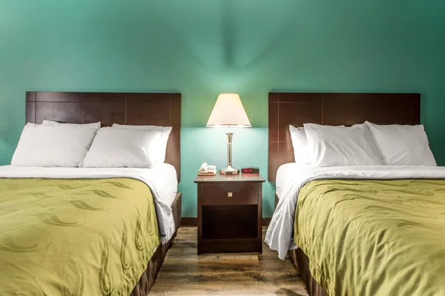 غرفة قياسية بسريرين كوين، Quality Inn And Suites Vidalia 5/8