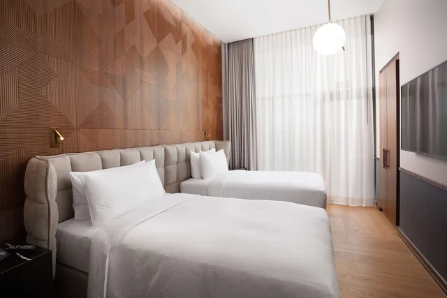 جناح بسرير كينج، Iceland Parliament Hotel, Curio Collection by Hilton 1/8