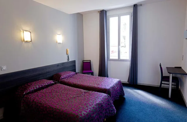 غرفة قياسية بسريرين منفصلين، Hotel Saint Etienne 1/3