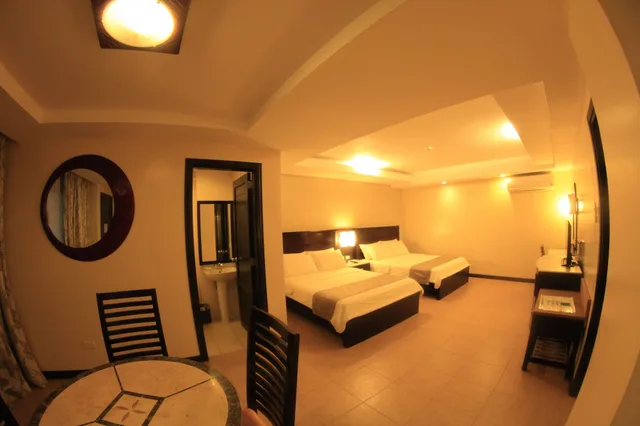 غرفة عائلية بسرير كينج وسريرين كوين، Coron Westown Resort 1/10