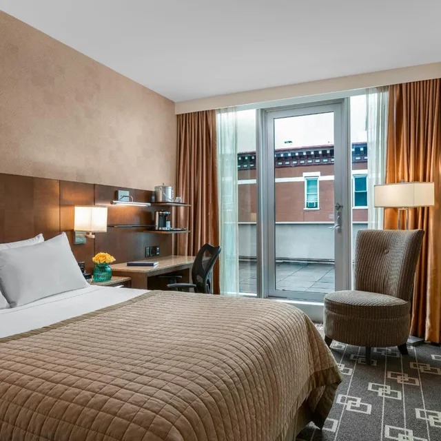 غرفة تنفيذية بسرير كوين بشرفة في طابق مرتفع، Wyndham Garden Chinatown Hotel 2/7
