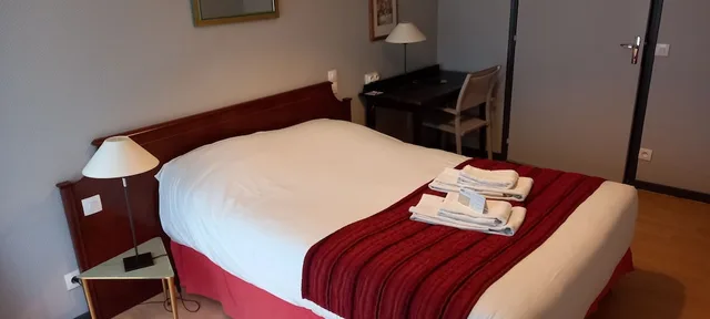 غرفة اقتصادية بسرير مزدوج، Brit Hotel Les Comtes de Champagne Centre Historique 3/4
