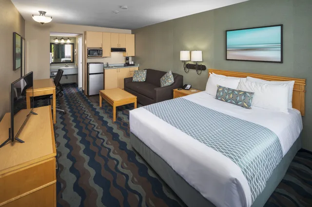 غرفة بسرير كوين بمطبخ صغير، Accent Inns Victoria 2/3