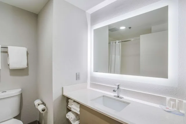 غرفة قياسية بسريرين كوين، Clarion Pointe Franklin Nashville Area 4/5