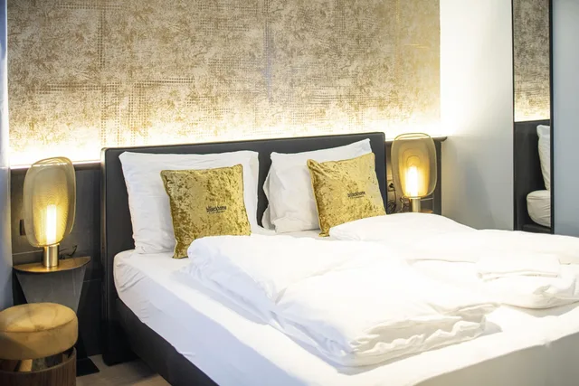 Gold, Apartment، B(L)Ackhome City Apartments 3/8