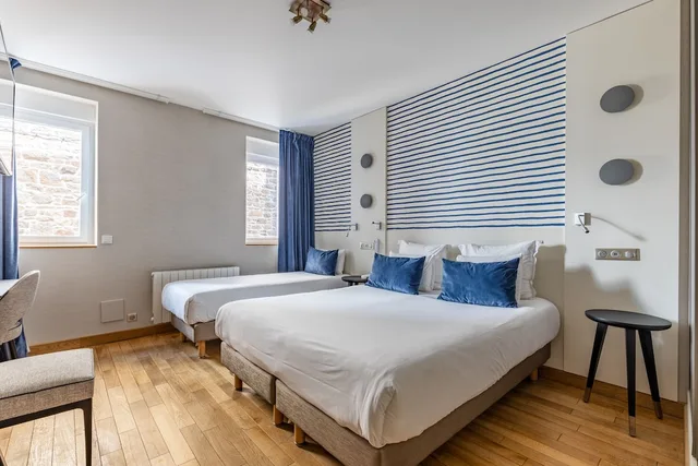Apartment, 1 Single and 2 Queen Beds, Courtyard View، Kyriad Saint Malo Centre Plage 2/10